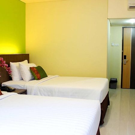 Bali De Anyer Hotel & Restaurant Buitenkant foto